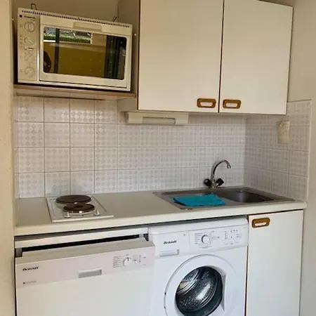 Apartmán 6 Pers, 2 Chambres, Terrasse, Piscine Et Parking, A 50m De La Mer - Refjaca217